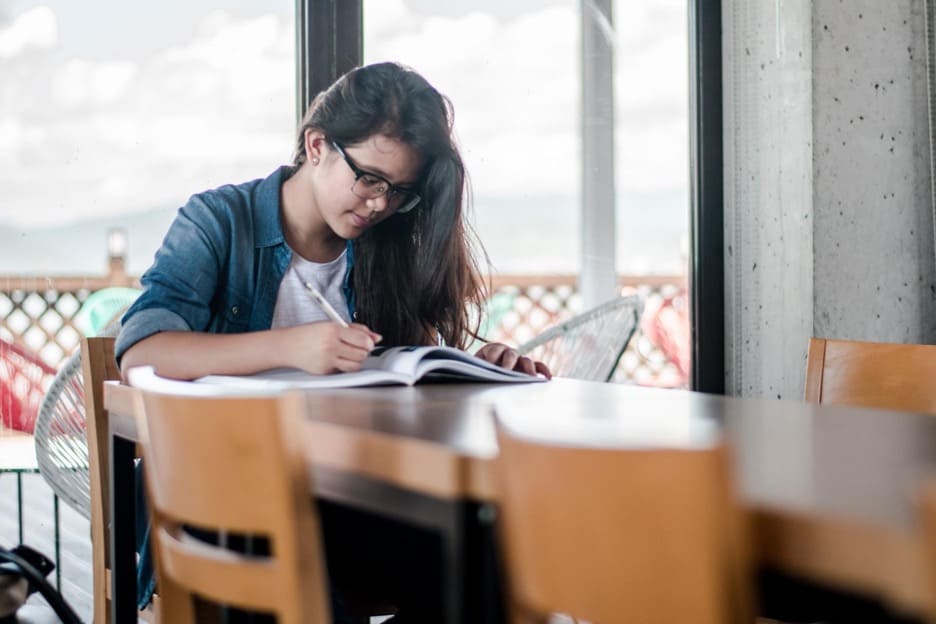 Dissertation Writing Methods: How to Formulate and Structure the Literature Review